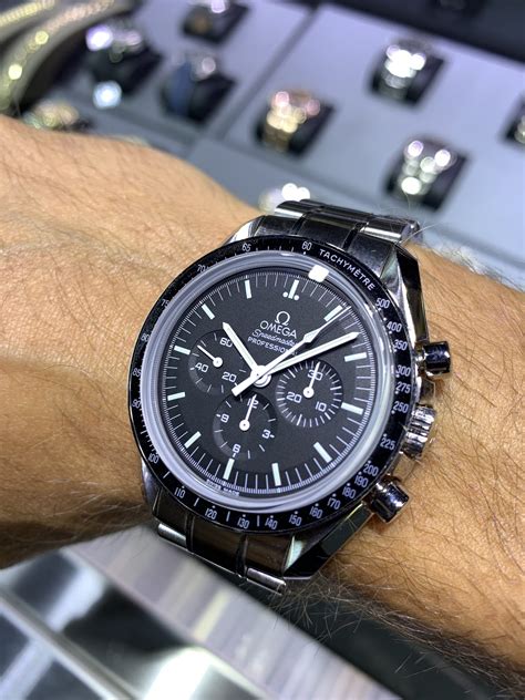 omega speedmaster moonwatch review